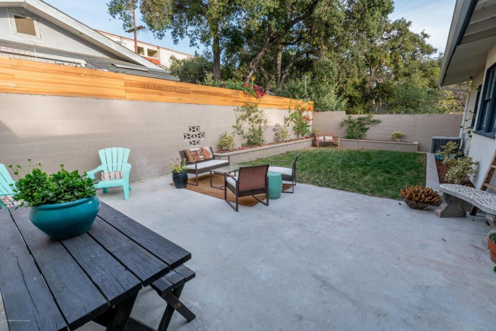 single family home in Sycamore Woods, La Crescenta