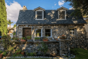 Rock House in Highway Highlands